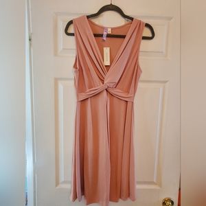 Light Pink Dress that flows at the waist Size Medium Never Worn Still has Tags